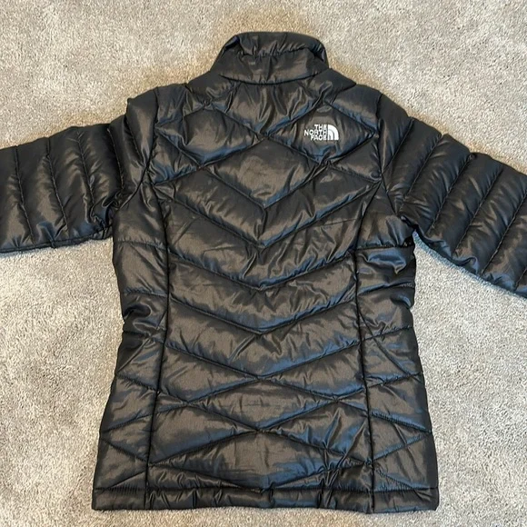 The North Face Women's Black Puffer Jacket - Picture 2 of 3